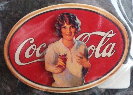 9343-1 € 5,00 coca cola houten magneet 8x5cm